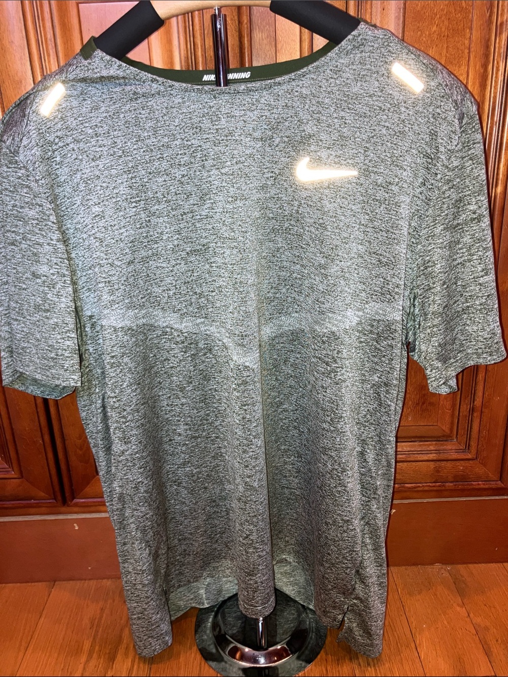 Nike Men’s DRI FIT  Heathered Olive Green Short Sleeve Performance RUNNING Tee